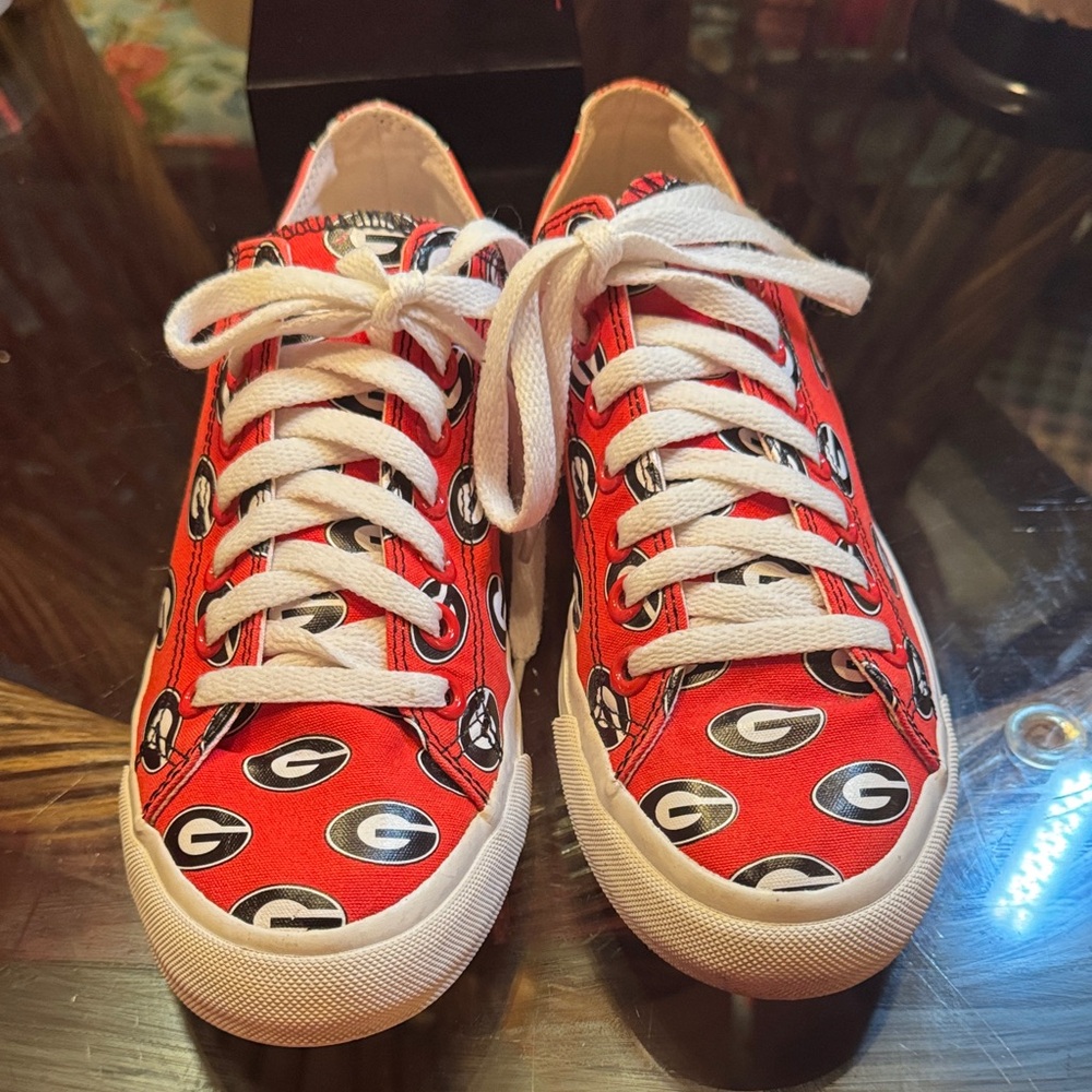 Red Patterned Women's Sneakers - Picture 5 of 8